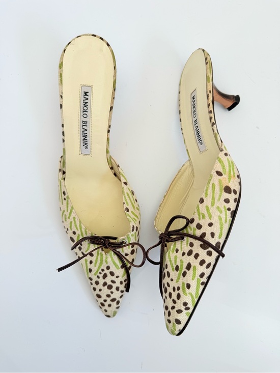Manolo Blahnik Shoes - Vintage Manolo Blahnik Printed Bow Canvas Pointed Toe Kitten Heel Mules 38